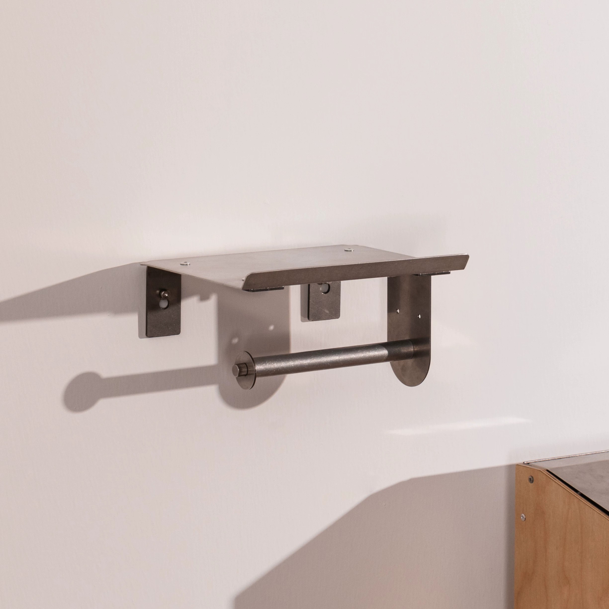 Home Bathroom Paper Towel Holder - ミニマリスト壁掛けペーパータオルホルダー棚付きステンレススチール吊り下げティッシュロールホームバスルームキッチン収納オーガナイザー