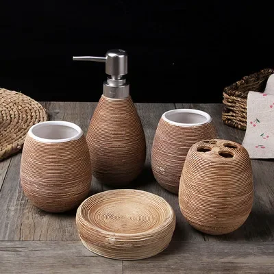 セラミックバスルーム用品、ローションボトル、歯ブラシホルダー - Zara Home Bathroom Set のレビューと価格