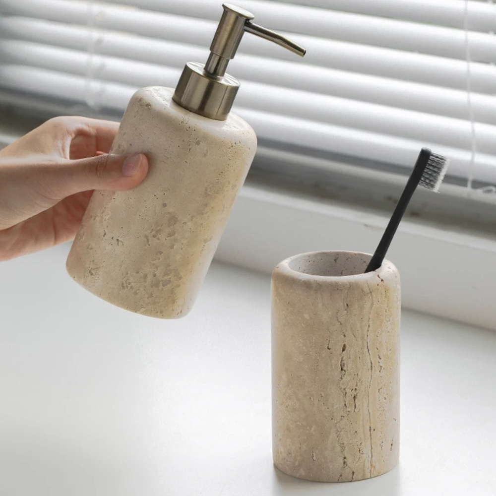 北欧風洞窟石風バスルームセット ローションボトル 歯ブラシ収 - Zara Home Bathroom Set のレビューと価格