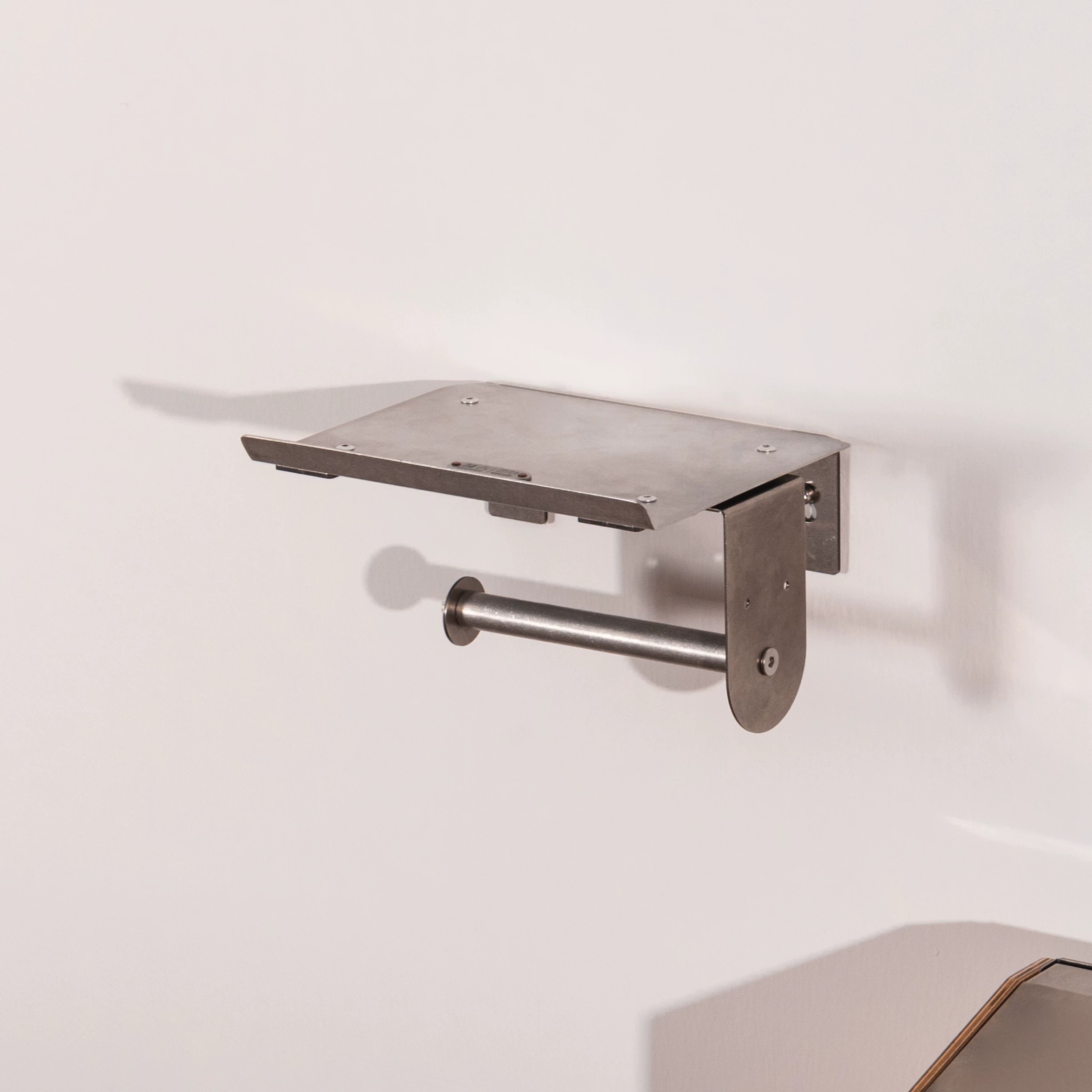 ミニマリスト壁掛けペーパータオルホルダー棚付きステンレススチ - Home Bathroom Paper Towel Holder のレビューと価格